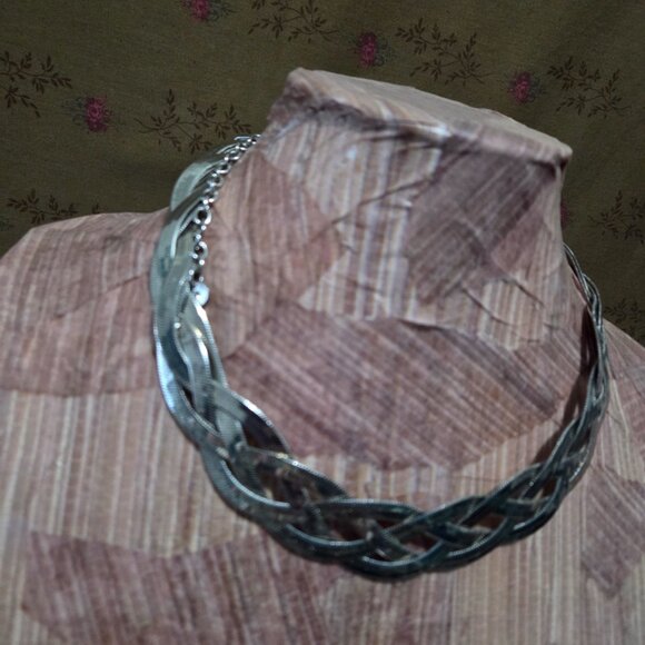 VTG 80s Braided Herringbone Liquid Silver Tone Choker Necklace - Picture 4 of 8